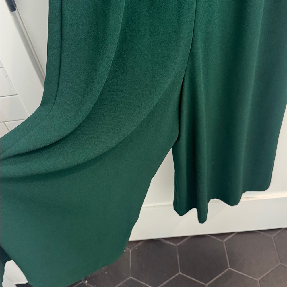 Elegant Emerald Green Jumpsuit w/ Voluminous Sleeves - Picture 4 of 5
